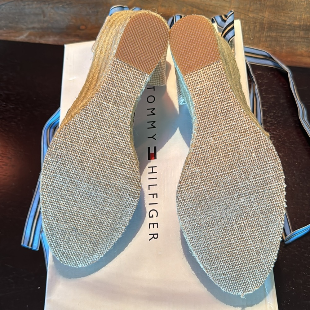 Tommy Hilfiger women’s shoes size 9 navy - Picture 3 of 6